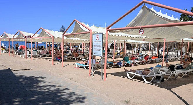 Kemer'de 'Dumansız Plaj' uygulaması başladı
