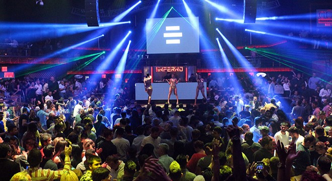 Kemer'de gece kulüpleri sezona 'merhaba' dedi