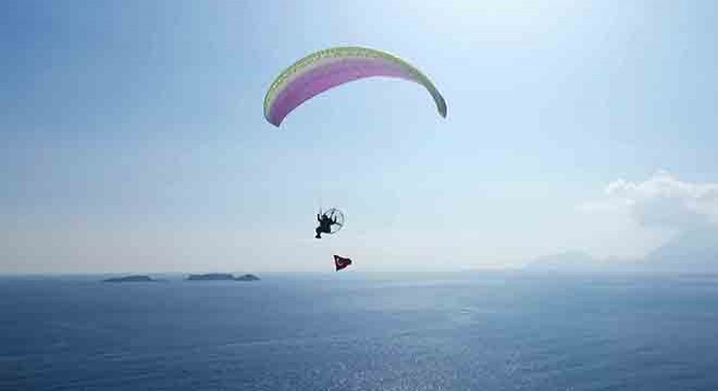 Kemer'de gökyüzü paramotor festivaliyle şenlenecek