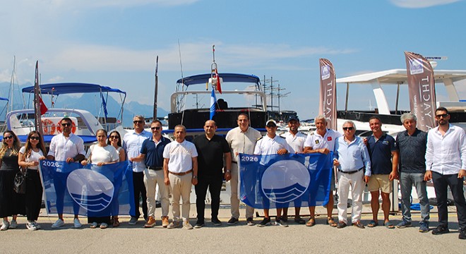 Kemer'de marina ve 5 tekneye mavi bayrak teslim edildi