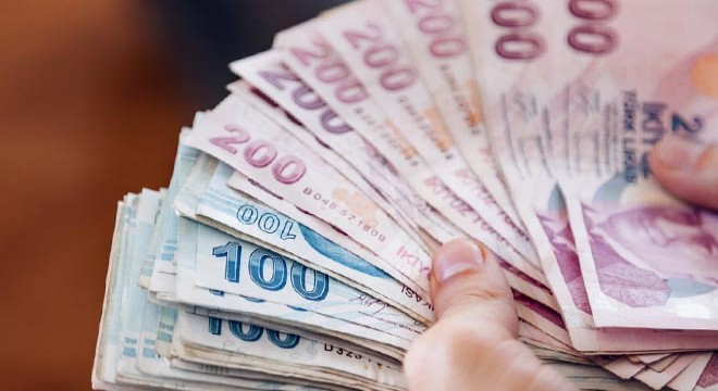 Kendini 'komiser' olarak tanıtıp, 1 milyon lira dolandırdı
