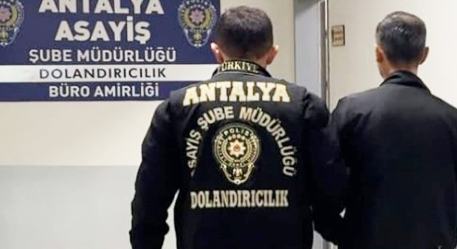 Kendisini polis- savcı olarak tanıtan dolandırıcı tutuklandı