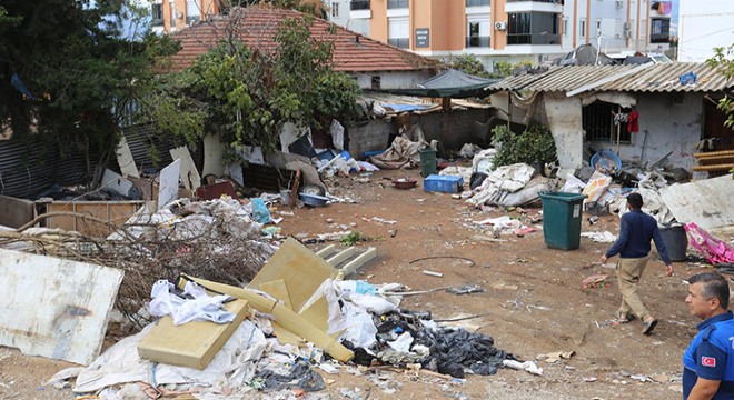 Kepez'de çöp ev operasyonu