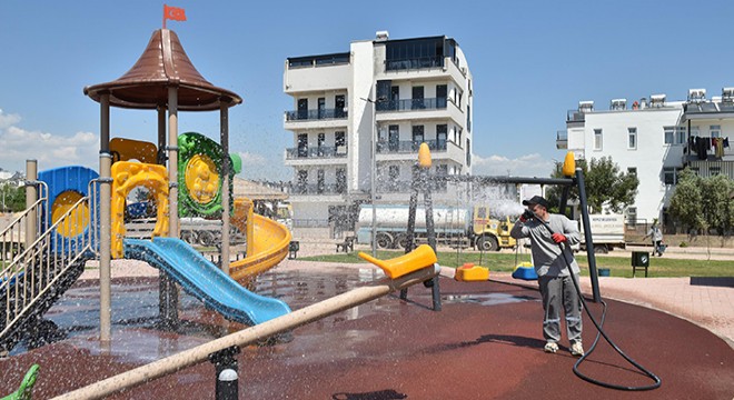 Kepez'de park ve oyun alanlarında hijyen seferberliği