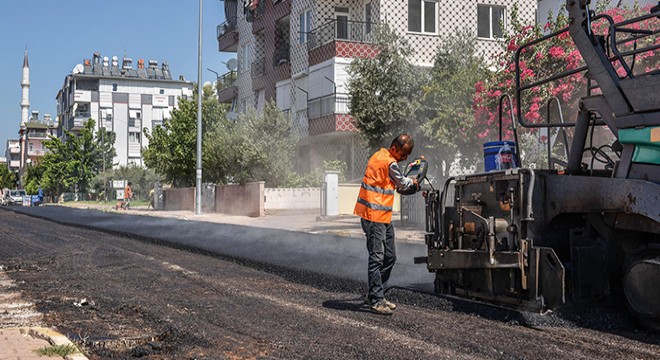 Kepez'den iki mahalleye asfalt hizmeti