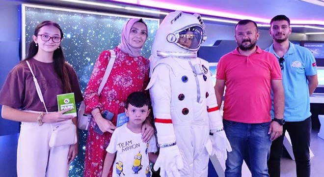 Kepez'in Bilim ve Teknoloji Tırı'na TEKNOFEST'te yoğun ilgi
