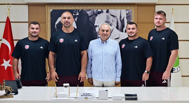 Kepez'in pehlivanları dualarla Tarihi Kırkpınar'a uğurlandı