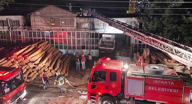 Kereste fabrikasındaki yangın söndürüldü