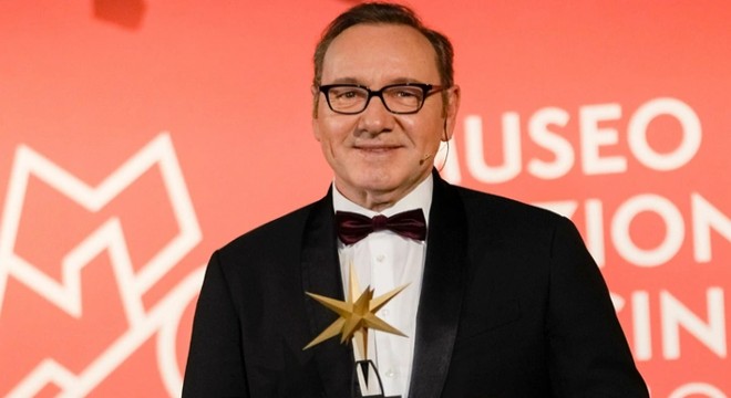 Kevin Spacey belgesel oluyor