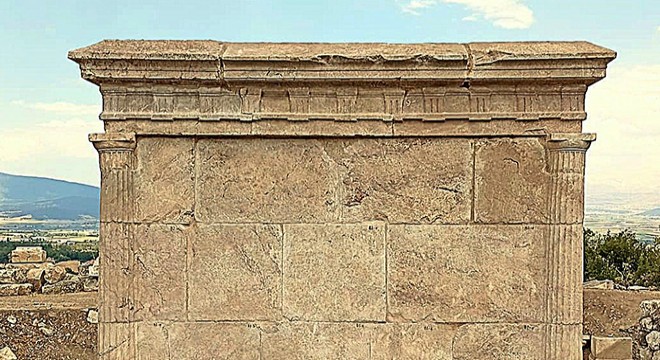 Kibyra'daki anıt mezar ayağa kaldırıldı