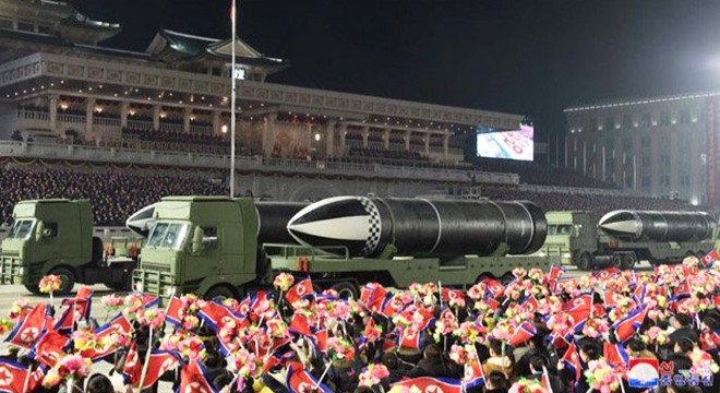 Kim Jong-Un ABD'ye denizaltı füzeleriyle gözdağı verdi