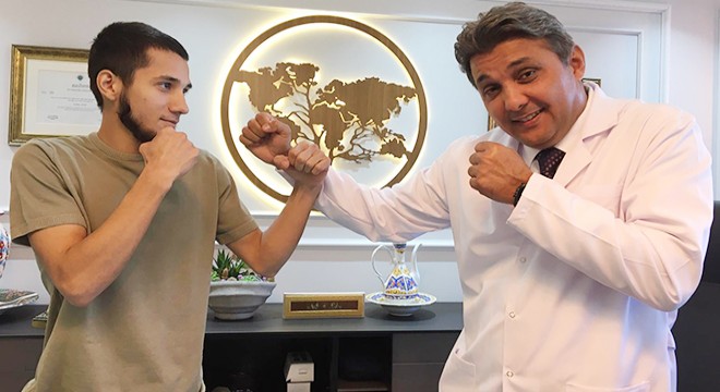Kırımlı boksör önce ameliyat oldu sonra doktoruyla boks yaptı