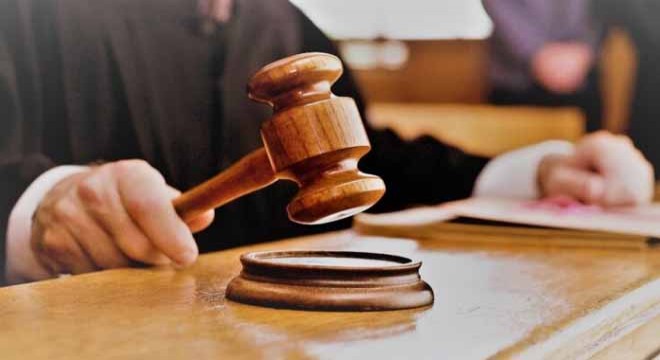 Kıskandırdığı eşi darbetti