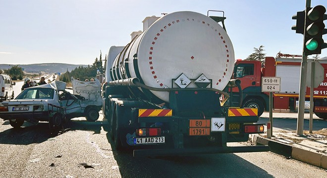 Klor yüklü tanker ile otomobil çarpıştı