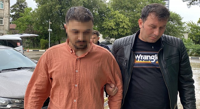 Konserde kendisini uyaran çocuğu bıçakladı