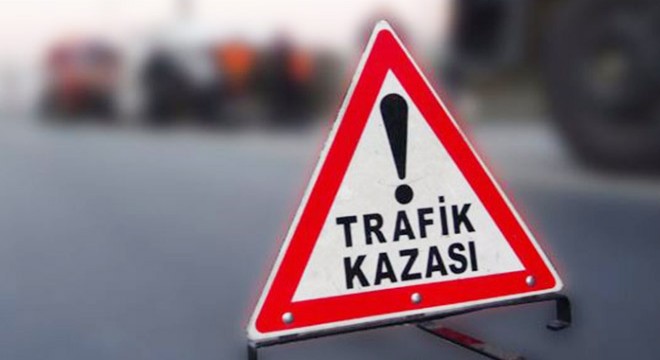 Kontrolden çıkan TIR devrildi