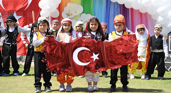 Konyaaltı'nın minikleri 23 Nisan'ı kutladı