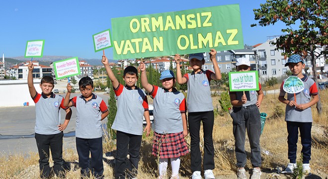 Korkuteli'de fidanlar toprakla buluştu