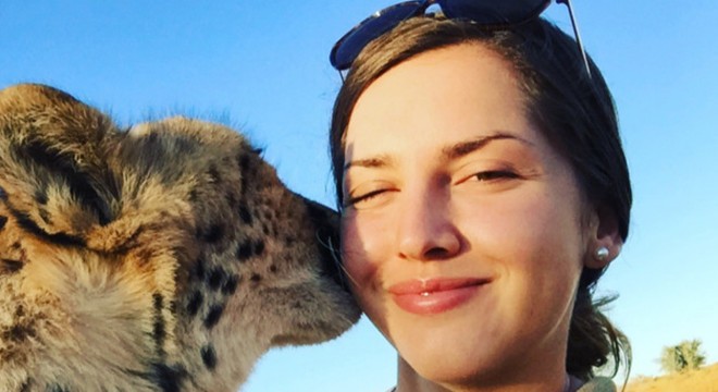 Koruma görevlisi Lisa'nın çitalarla yakın dostluğu