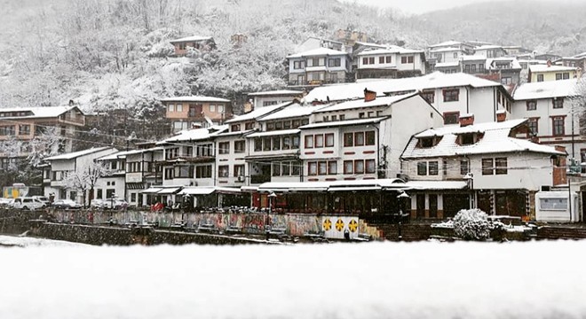 Kosova'da Nisan ayında kar sürprizi