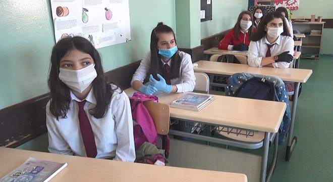 Kosova'da ikinci dalga endişesi: Eğitime ara verildi
