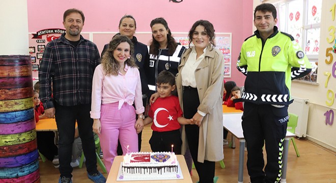 Küçük Poyraz'a pastalı teşekkür