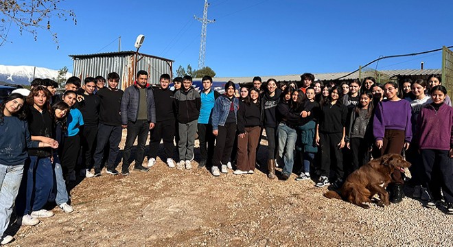 Kumluca'da 'Barınaktan Okullara Sevimli Dost' projesi