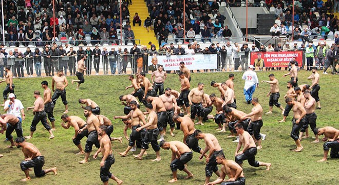 Kumluca'da başpehlivan Orhan Okulu oldu