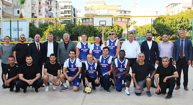 Kumluca'da öğretmenler arası voleybol turnuvası