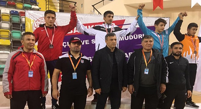 Kumluca'dan Yıldız Güreş Milli Takımı'na 2 sporcu