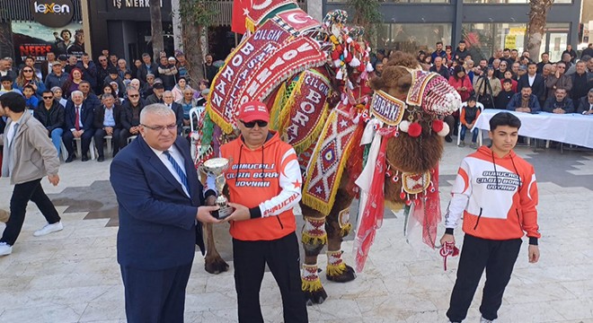 Kumluca'nın en süslü devesi seçildi