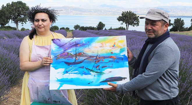 Lavanta bahçesinde resim yaparak susuzluğa dikkat çekildi