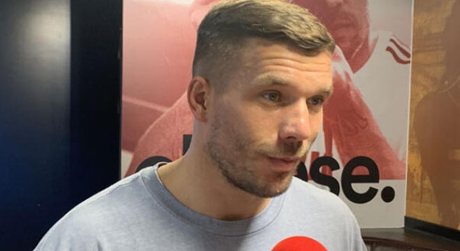 Lukas Podolski'den depremzedeler için bağış