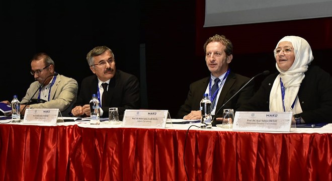 MAKÜ’de 'Kınalızade Siyaset ve Ahlak Paneli' gerçekleştirildi