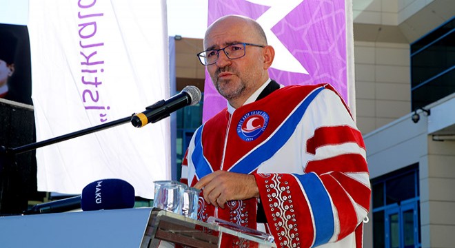 MAKÜ'de akademik yıl açılış töreni