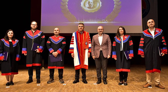 MAKÜ'de biniş giyme ve akademik performans ödül töreni