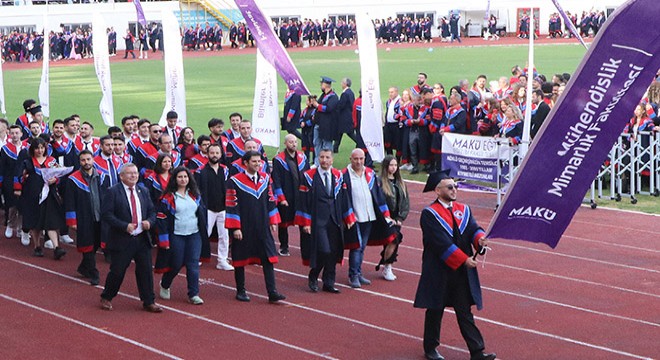 MAKÜ'de mezuniyet coşkusu