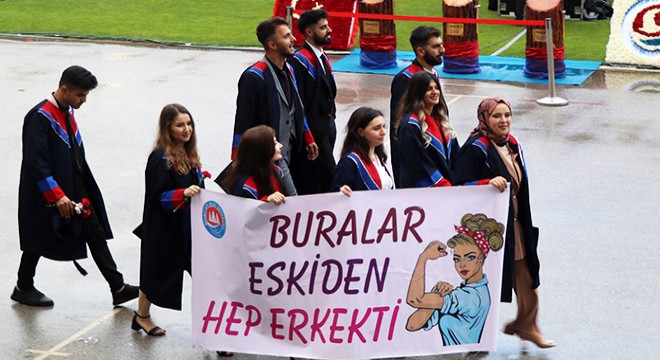 MAKÜ'de mezuniyet töreni