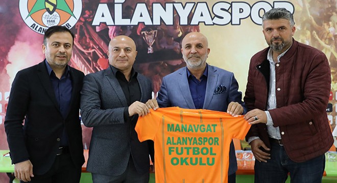 Manavgat'a Alanyaspor Futbol Okulu
