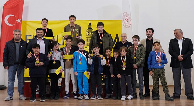 Manavgat'ta ödüllü satranç turnuvası