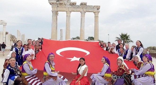 Manavgat'taki yerleşik yabancılar 19 Mayıs coşkusunu paylaştı