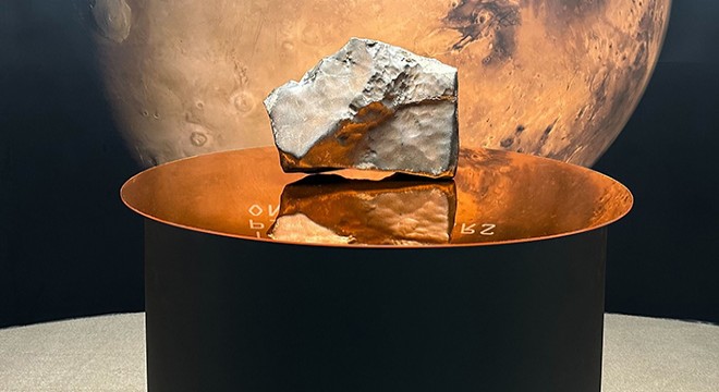 Mars'tan dünyaya düşen en büyük gök taşı rekor fiyata satıldı