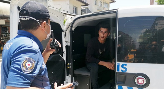 Maskesiz yakalandı, polise soyadını bilmediğini söyledi