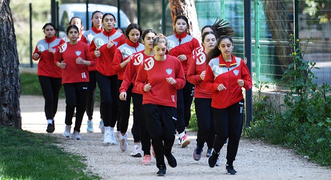 Mavi Kelebekler'den HayatPark'ta kros idmanı