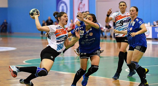 Mavi Kelebekler'den lidere çelme