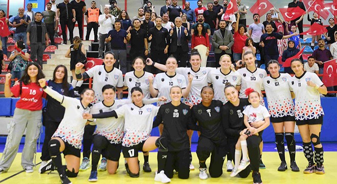Mavi Kelebekler liderlik koltuğunda