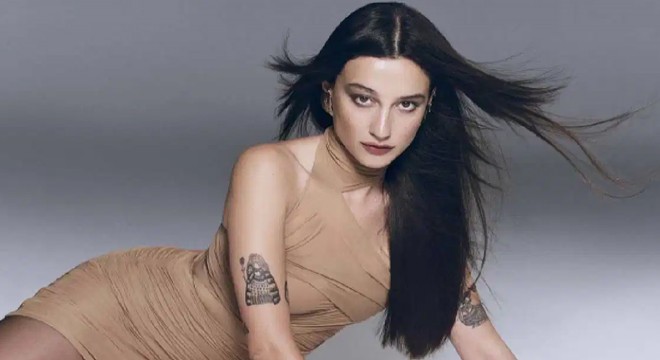 Melike Şahin sahnede açıkladı