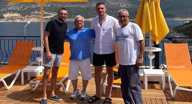 Merih Demiral Kaş'ta tatil yaptı