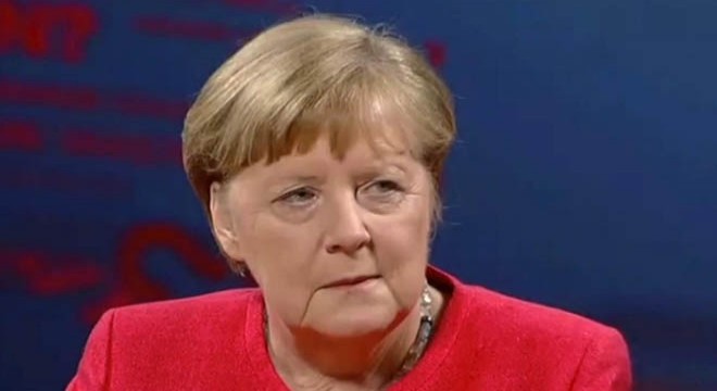 Merkel ırkçılığa tepki gösterdi, 