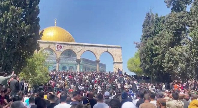 Mescid-i Aksa’da Müslümanlara şiddetli müdahale